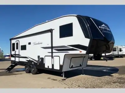 EAST TO WEST Tandara half-ton fifth wheel 26RD highlights: U-Shaped Dinette Front Private Bedroom Th...