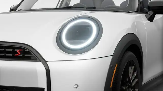 2025 MINI 5 Door Cooper S | Premier | Style Classique | Volant in Cars & Trucks in City of Montréal - Image 7