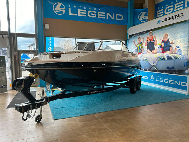  2023 Legend Boats Vibe D23 FW Deck Boat dans Vedettes et bateaux à moteur  à Laval/Rive Nord