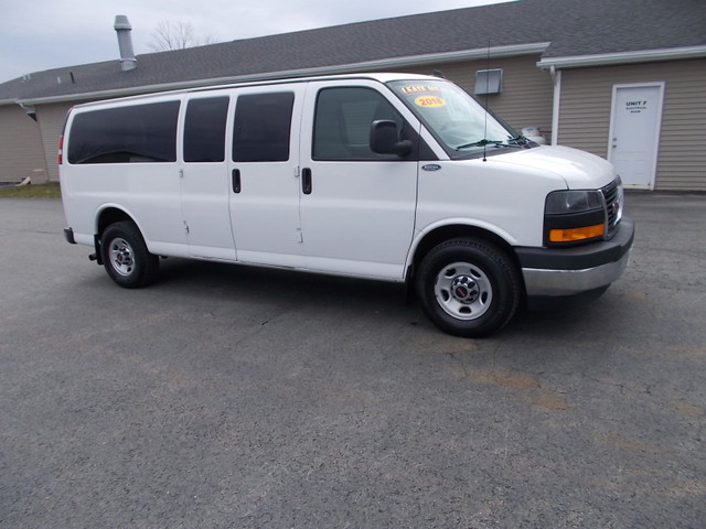 2018 GMC Savana Passenger LT in Cars & Trucks in Bedford - Image 2