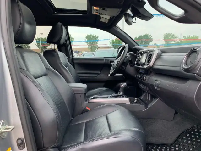 2018 Toyota Tacoma dans Autos et camions dans Medicine Hat - Image 28