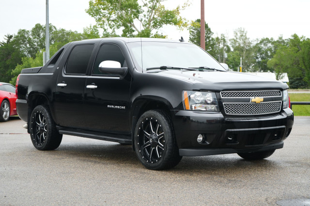 2011 Chevrolet Avalanche LT in Cars & Trucks in Red Deer - Image 3