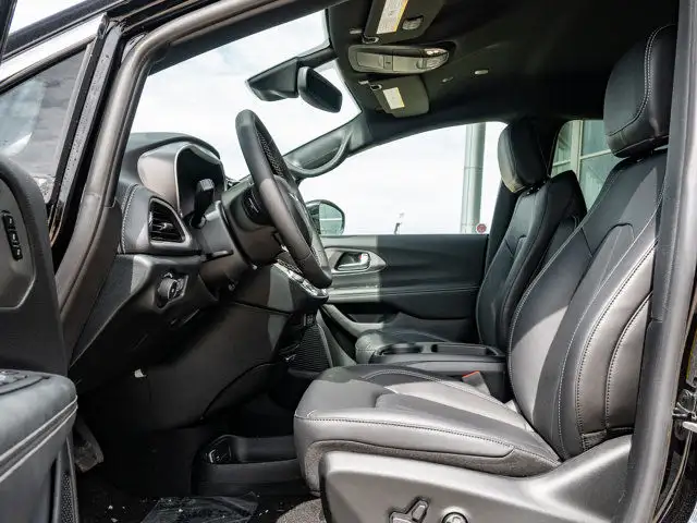 2025 Chrysler Pacifica Select in Cars & Trucks in Barrie - Image 16
