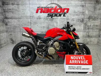 Ducati Streetfighter V4S en excellent état avec seulement 2 134 km équipée d’une ligne complète Akra...