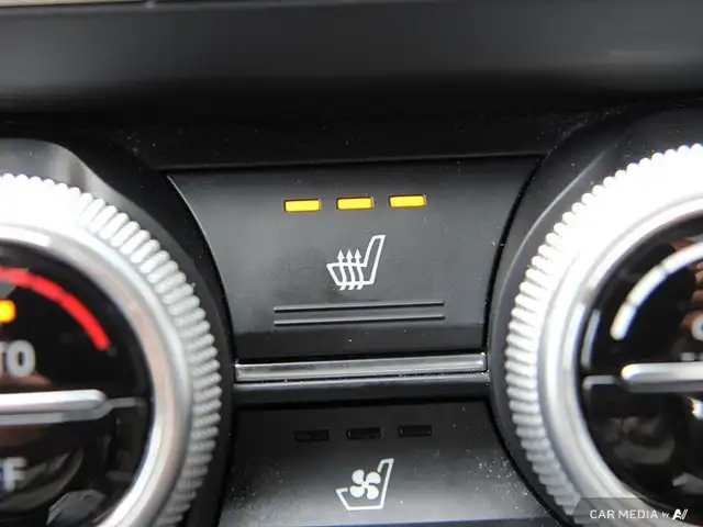 2020 Genesis G70 2.0T Advanced adaptive cruise control |nappa... in Cars & Trucks in London - Image 23