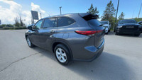 This Toyota Highlander is equipped with: Cloth Seats, Heated Front Seats, Power Adjustable Driver Se... (image 8)