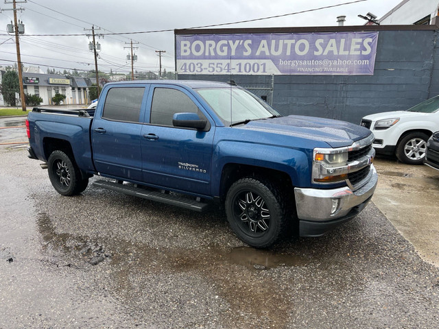 2017 Chevrolet Silverado 1500 4WD Crew Cab 143.5" LT w/1LT in Cars & Trucks in Calgary