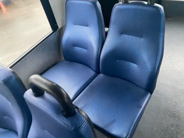 2018 chevrolet Express G4500 21 Passenger Bus With Wheelchair Ac in Heavy Trucks in Richmond - Image 30