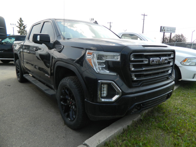 2019 GMC C/K 1500 SIERRA  AT4 4X4 CREW CAB SHROT BOX/ BLACK ON B in Cars & Trucks in Edmonton
