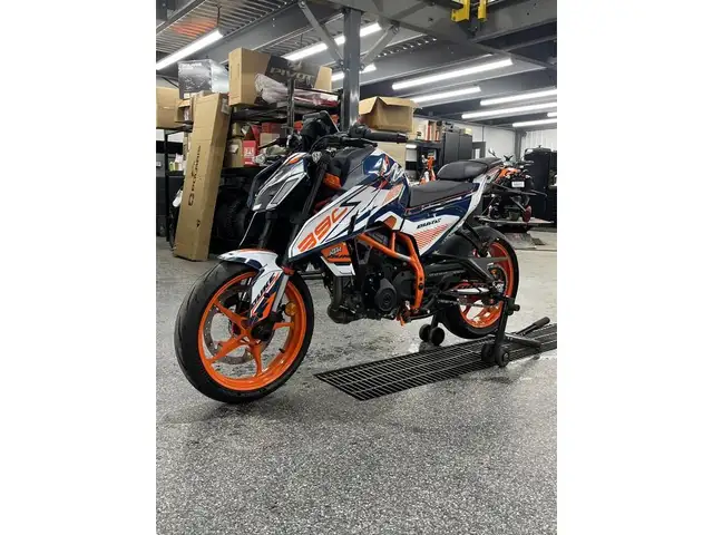 2024 KTM 390 DUKE in Sport Touring in Granby - Image 7