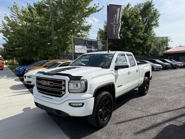2017 GMC Sierra 1500 ELEVATION 4x4 Crew Cab in Cars & Trucks in Ottawa
