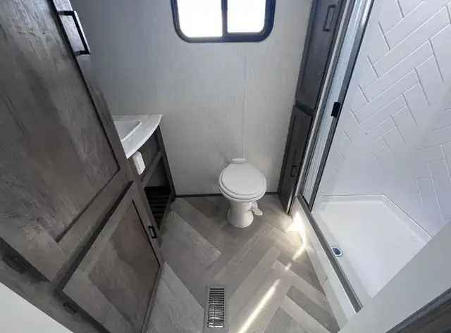 2022 SALEM 22RBS COUPLES COACH in Travel Trailers & Campers in Kitchener / Waterloo - Image 8