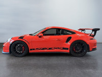 Decouvrez cette icone de performance allemande, alliant puissance, precision et style. Cette Porsche... (image 4)