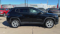 EXECUTIVE CROSSTOWN DEMO! This 2024 JEEP COMPASS LATITUDE 4X4 has the following options Premium Clot... (image 4)