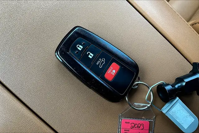 2023 Toyota Highlander Hybrid Limited AWD in Cars & Trucks in Mississauga / Peel Region - Image 25