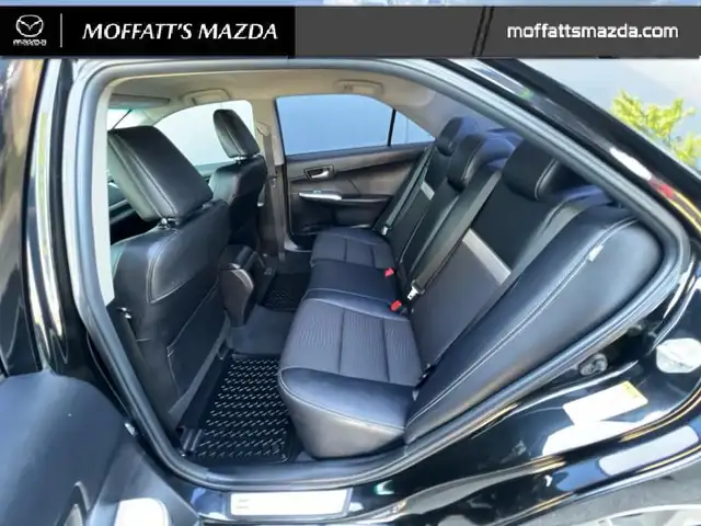 2014 Toyota Camry SE dans Autos et camions dans Barrie - Image 44