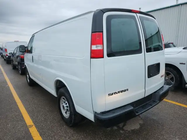 2019 GMC Savana Cargo Van G2500 - V6 Gas - BTooth/Cruise/Camera/ dans Autos et camions dans Ville de Toronto - Image 13