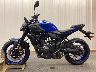 APPLY NOW: https://www.ridecollective.ca/get-pre-approved The 2025 Yamaha MT-07 Dawn edition continu...