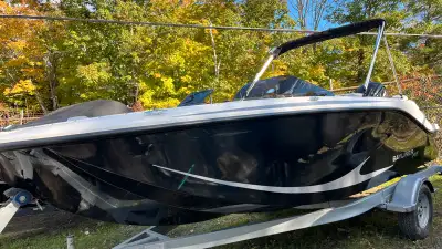 The M19 makes boating easy and intuitive so you can keep your mind on the adventure of the day. Tack...