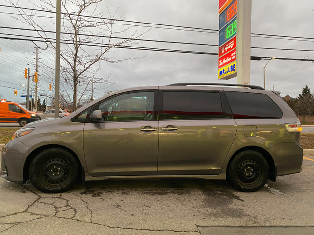 2018 TOYOTA SIENNA SE V6! ONE OWNER! LONG SERVICE RECORDS! CERTIFIED! in Cars & Trucks in Mississauga / Peel Region - Image 2