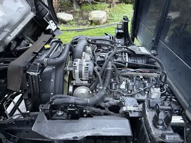 2018 isuzu NPR 16 Foot Flat Deck in Heavy Trucks in Richmond - Image 35