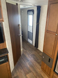 2015 Bullet 285 -Perfect couples trailer with extra sleeping for when you have guests staying over.... (image 9)