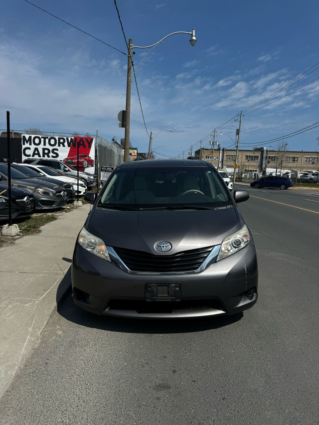 2013 Toyota Sienna LE **ONE OWNER** | **NO ACCIDENT** in Cars & Trucks in City of Toronto - Image 2
