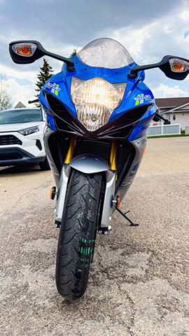 2021 Suzuki GSX-R 750 in Street, Cruisers & Choppers in Strathcona County - Image 2