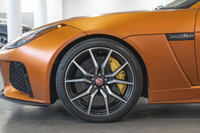 Jaguar F-TYPE Coupe 575hp SVR AWD 2019: - Extérieur satin orange MADAGASCAR par SVO sur intérieur en... (image 7)