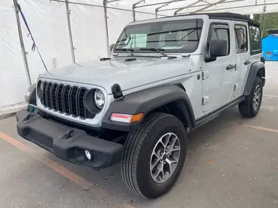 À voir! / Come see it! TRÈS BIEN ÉQUIPÉ / VERY WELL EQUIPPED. Version Sport 4x4 avec Moteur V6 3.6L,...