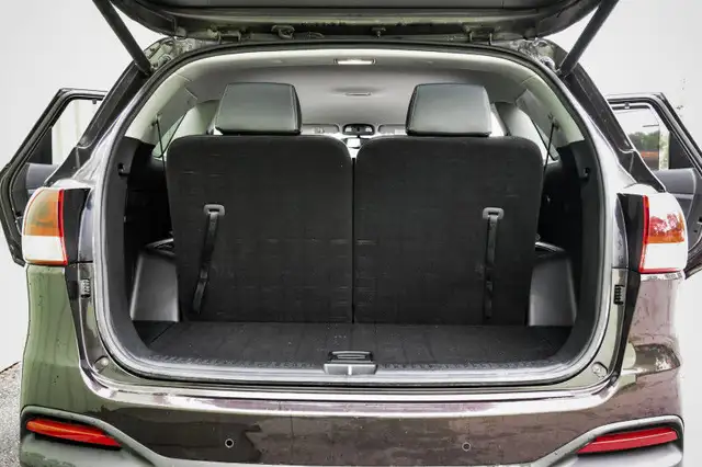 2018 Kia Sorento EX V6 • HEATED LEATHER • PREM. AUDIO • CP/AA dans Autos et camions dans Kingston - Image 9