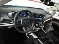 7 Passenger, Leather, Stow n Go Seats, Apple Carplay, Android Auto, Heated Seats and Steering Wheel,... (image 9)