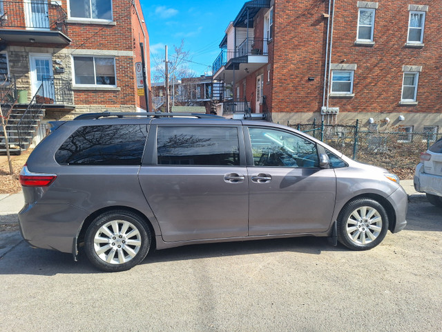 2015 Toyota Sienna Limited in Cars & Trucks in City of Montréal