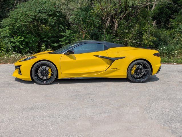 2025 Chevrolet Corvette 3LZ- Carbon Flash Badge Pkg in Cars & Trucks in Barrie - Image 4