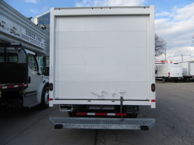  2021 Ford E-450 GAS 16 FT HIGH & WIDE CUBE BOX WITH ALUM RAMP in Heavy Trucks in Markham / York Region - Image 4