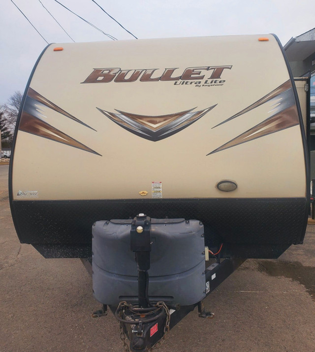 23-1633 R BULLET 27pi 2015 23-1633 in Travel Trailers & Campers in Laval / North Shore