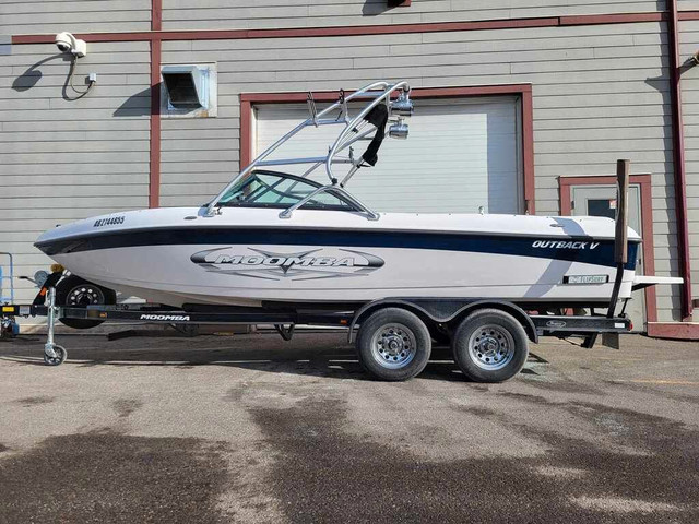  2010 Moomba V OUTBACK FINANCING AVAILABLE in Powerboats & Motorboats in Kelowna - Image 3