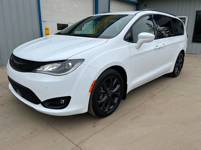 2020 Chrysler Pacifica S | SELF PARKING| REAR ENTERTAINMENT  in Cars & Trucks in Regina - Image 2