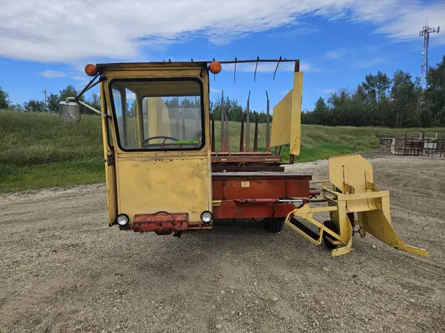 New Holland Square Bale Stackliner 1047 in Farming Equipment in Grande Prairie - Image 8