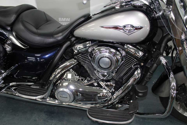 2011 Kawasaki Vulcan 1700 Nomad in Touring in City of Montréal - Image 3