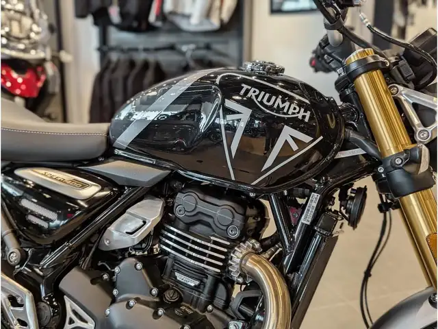 2025 Triumph Speed 400 // Phantom Black/Storm Grey in Dirt Bikes & Motocross in Winnipeg - Image 8