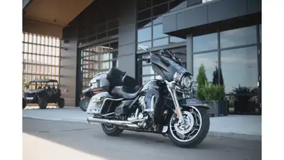 41700km Custom Air brush paint, rinehart dual exhaust, Willie g (gas cap, shifter, light covers, mir...