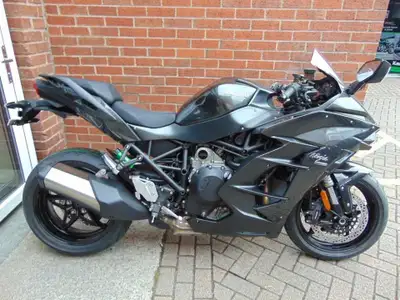 APPLY NOW: https://www.ridecollective.ca/get-pre-approved The 2018 Kawasaki Ninja H2 SX is a superch...