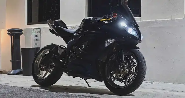 2013 KAWASAKI NINJA ZX-6R 636-BLACK! in Street, Cruisers & Choppers in Edmonton - Image 9