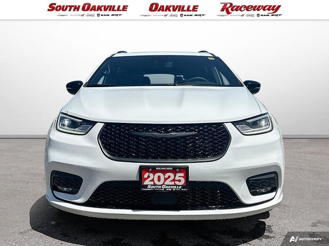 2025 Chrysler Pacifica LIMITED | CARPLAY | SUNROOF | REMOTE STAR in Cars & Trucks in Oakville / Halton Region - Image 2