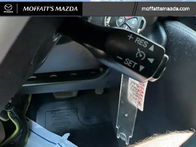 2014 Toyota Camry SE dans Autos et camions dans Barrie - Image 19