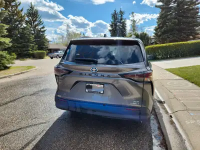 2023 Toyota Sienna XLE Private Sale No Gst 4 Additional Rims and Winter Tires