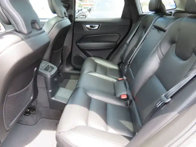 2022 Volvo XC60 Recharge T8 eAWD PHEV Inscription Expression - L dans Autos et camions dans Région d’Oakville/Halton - Image 29