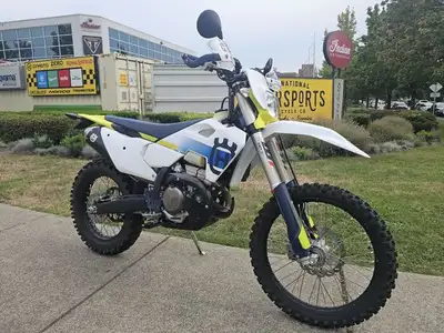 2,851 kms, 88.8 hrs, bark busters, skid plate, carbon pipe guard, and just a clean nearly-stock bike...