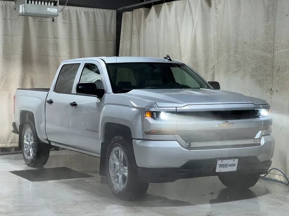 2018 Chevrolet Silverado 1500 4WD Crew Cab Custom Upgraded Tire